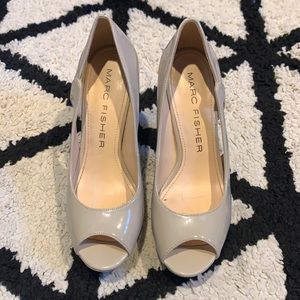 Beige patent leather Marc Fisher size 6, peep toe heels